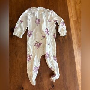 🩷 6 for $20 🩷 Carter's White and Purple Grape Print Footie